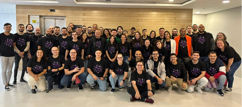 Equipe de especialistas da Ravel Tecnologia